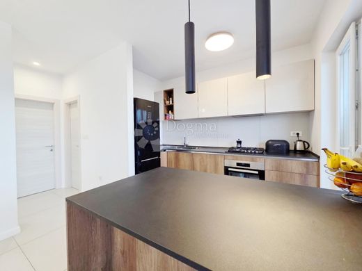 Luxury Apartment for sale in Rijeka, 490 000 €, Photo 5