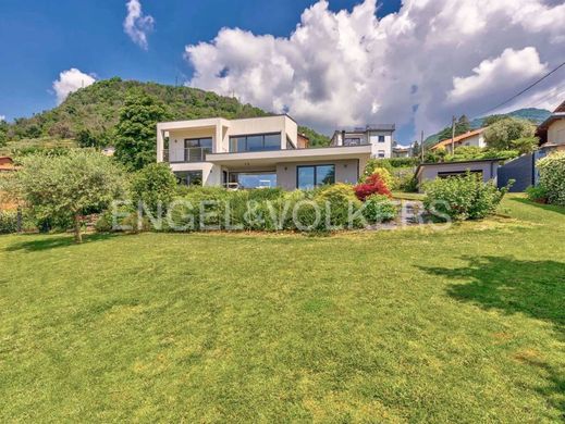 Luxury House for sale in Cernobbio, 2 350 000 €, Photo 1