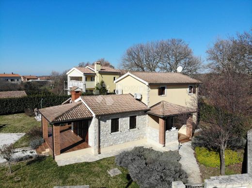 Maison de luxe à vendre à Porec, 500 000 €, Photo 1