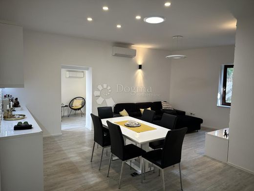 Appartement de luxe à vendre à Porec, 425 000 €, Photo 1