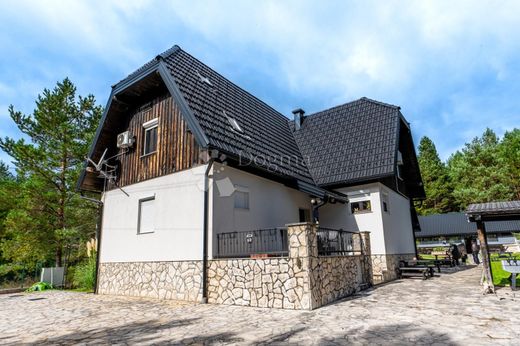 Luxury House for sale in Jezerce, 880 000 €, Photo 1