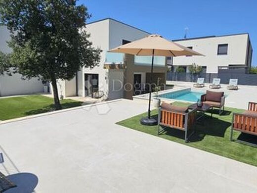 Appartement de luxe à vendre à Porec, 740 000 €, Photo 2