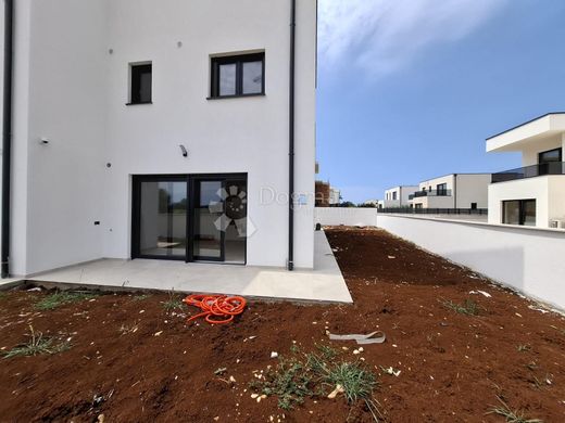 Maison de luxe à vendre à Porec, 525 000 €, Photo 2