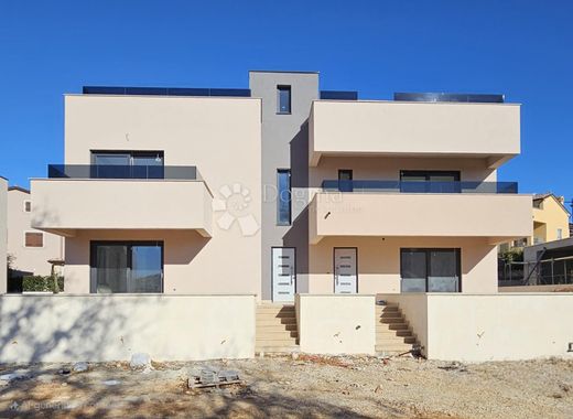 Appartement de luxe à vendre à Porec, 435 000 €, Photo 2