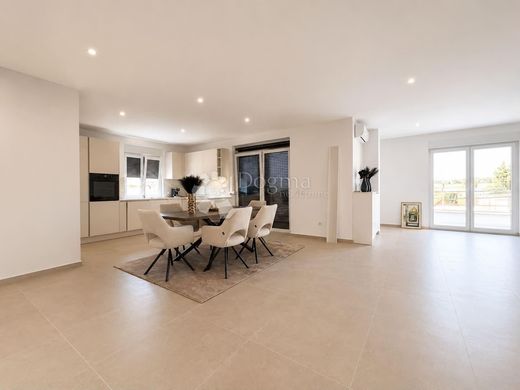 Appartement de luxe à vendre à Porec, 850 000 €, Photo 2