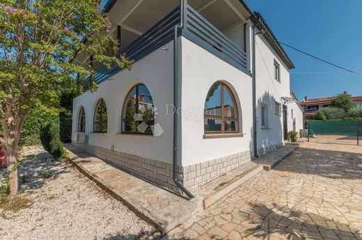 Maison de luxe à vendre à Porec, 750 000 €, Photo 2