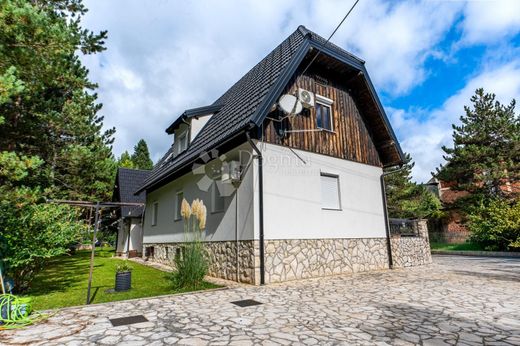 Luxury House for sale in Jezerce, 880 000 €, Photo 2