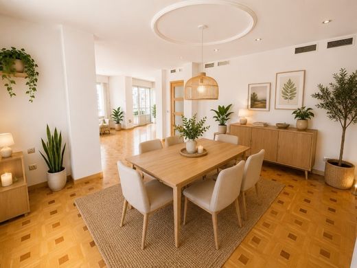 Luxury Apartment for sale in Zaragoza, 670 000 €, Photo 3