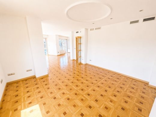 Luxury Apartment for sale in Zaragoza, 670 000 €, Photo 4