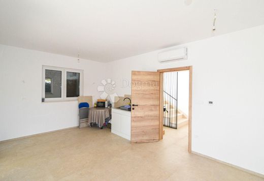 Maison de luxe à vendre à Porec, 690 000 €, Photo 5