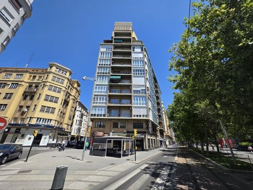 Luxury Apartment for sale in Zaragoza, 670 000 €, Photo 5