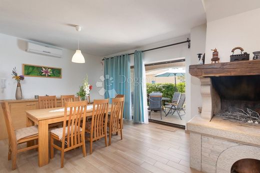 Maison de luxe à vendre à Porec, 630 000 €, Photo 5