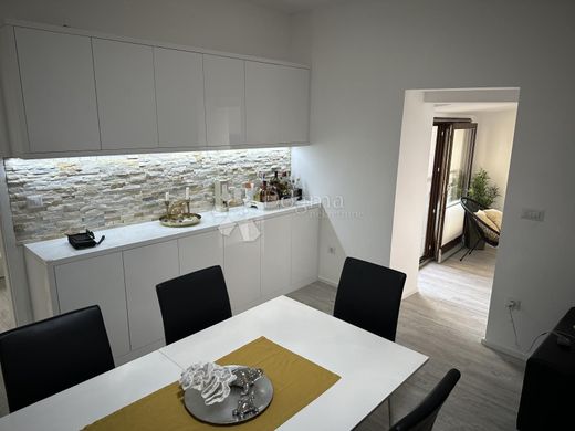Appartement de luxe à vendre à Porec, 425 000 €, Photo 5
