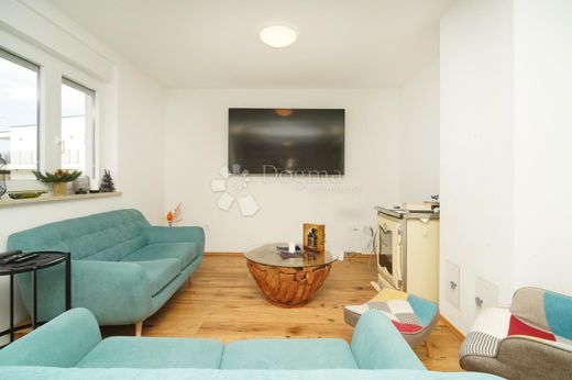 Maison de luxe à vendre à Porec, 450 000 €, Photo 6