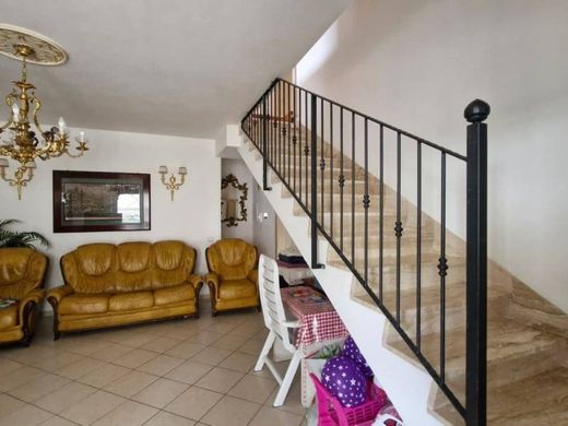Maison de luxe à vendre à Anzio, 560 000 €, Photo 2