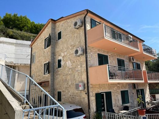 Maison de luxe à vendre à Omiš, 1 600 000 €, Photo 2