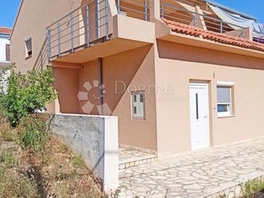 Maison de luxe à vendre à Obrovac, 430 000 €, Photo 2