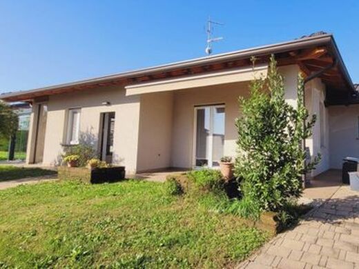 Luxury House for sale in Carnago, 620 000 €, Photo 4
