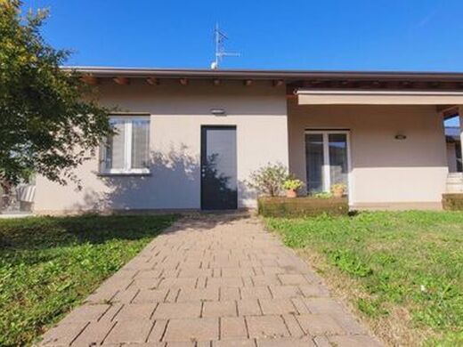 Luxury House for sale in Carnago, 620 000 €, Photo 6