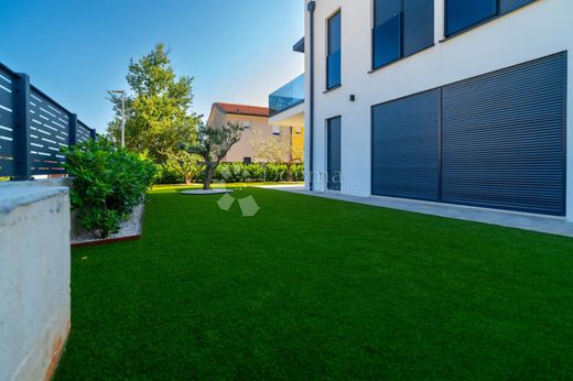 Maison de luxe à vendre à Novigrad, 587 500 €, Photo 2
