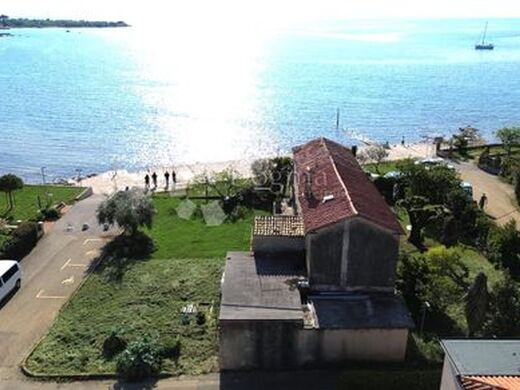 Maison de luxe à vendre à Novigrad, 728 000 €, Photo 2