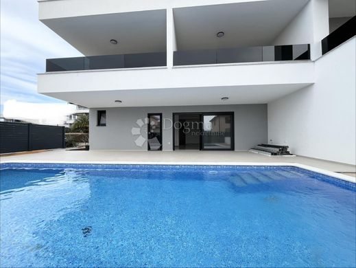 Appartement de luxe à vendre à Novigrad, 515 000 €, Photo 2