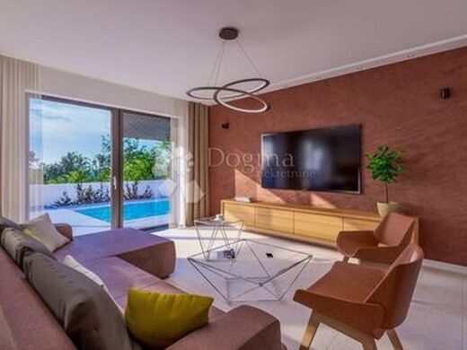 Maison de luxe à vendre à Novigrad, 750 000 €, Photo 2