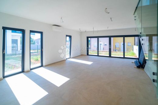 Maison de luxe à vendre à Novigrad, 587 500 €, Photo 3