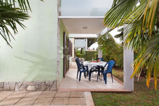Maison de luxe à vendre à Novigrad, 498 800 €, Photo 3