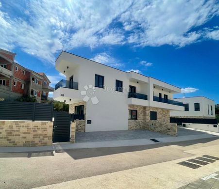 Luxury House for sale in Murter, 599 000 €, Photo 3