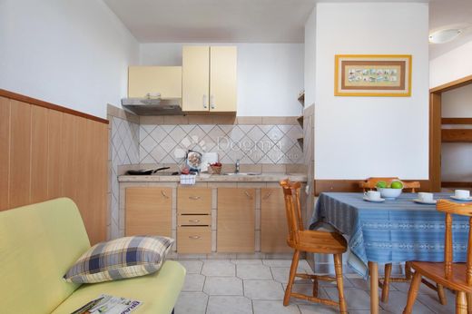 Maison de luxe à vendre à Novigrad, 498 800 €, Photo 5