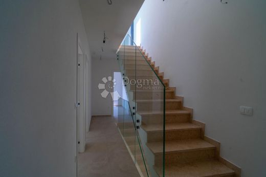 Maison de luxe à vendre à Novigrad, 587 500 €, Photo 6