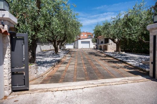 Maison de luxe à vendre à Novigrad, 0 €, Photo 6