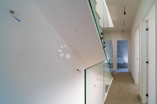 Maison de luxe à vendre à Novigrad, 587 500 €, Photo 7