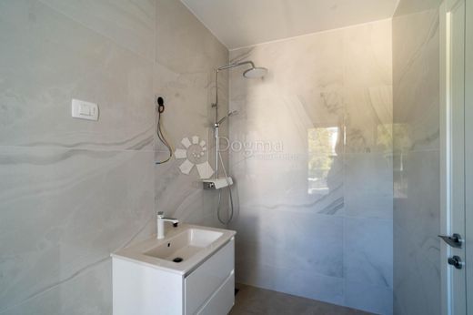 Maison de luxe à vendre à Novigrad, 587 500 €, Photo 7