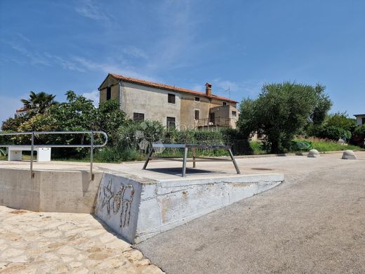 Maison de luxe à vendre à Novigrad, 728 000 €, Photo 7
