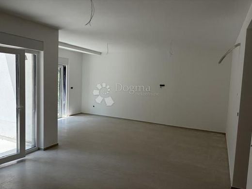 Maison de luxe à vendre à Malinska, 495 000 €, Photo 2