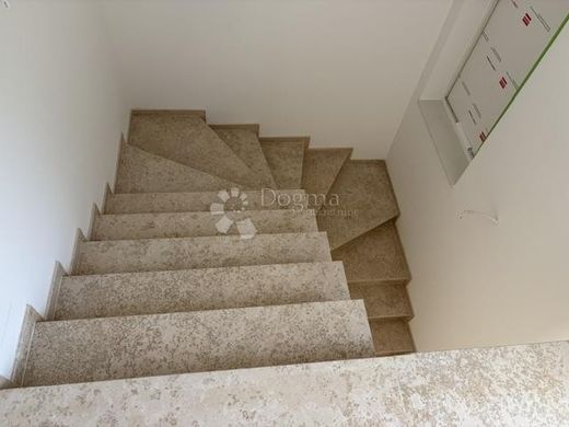 Maison de luxe à vendre à Malinska, 495 000 €, Photo 5