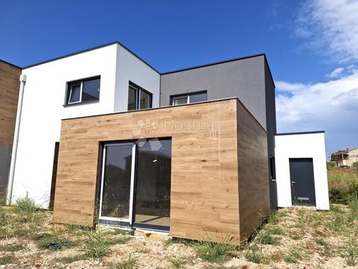 Maison de luxe à vendre à Kaštelir, 725 000 €, Photo 1