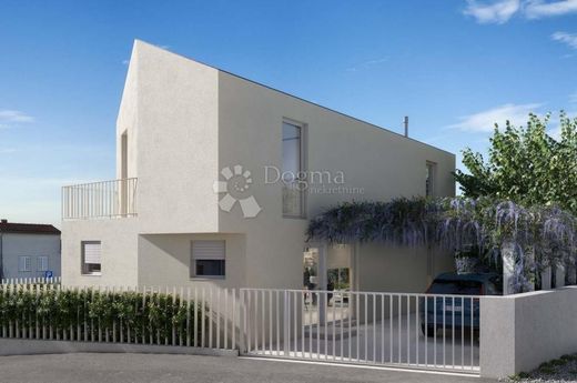 Maison de luxe à vendre à Funtana, 760 000 €, Photo 3