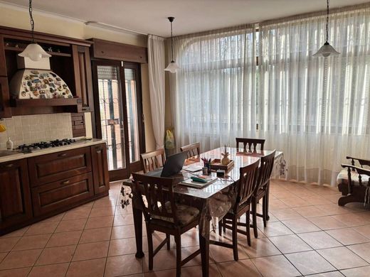 Maison de luxe à vendre à Rome, 660 000 €, Photo 7