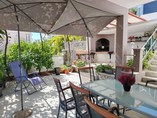 Maison de luxe à vendre à Okrug Donji, 875 000 €, Photo 2