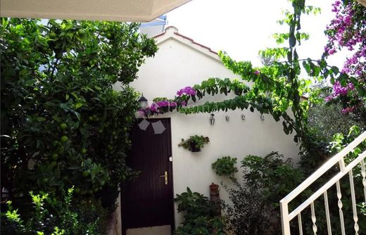 Maison de luxe à vendre à Okrug Donji, 1 245 000 €, Photo 2