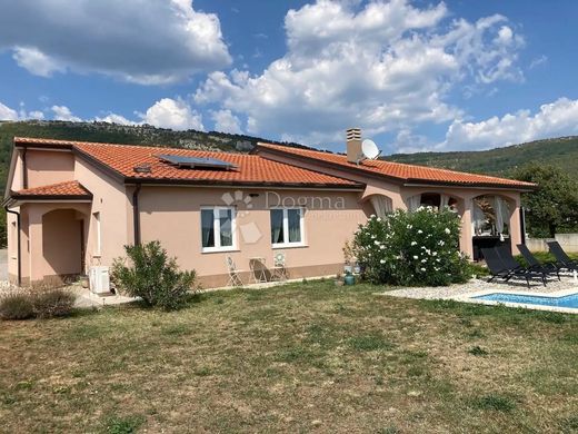 Maison de luxe à vendre à Buzet, 490 000 €, Photo 2
