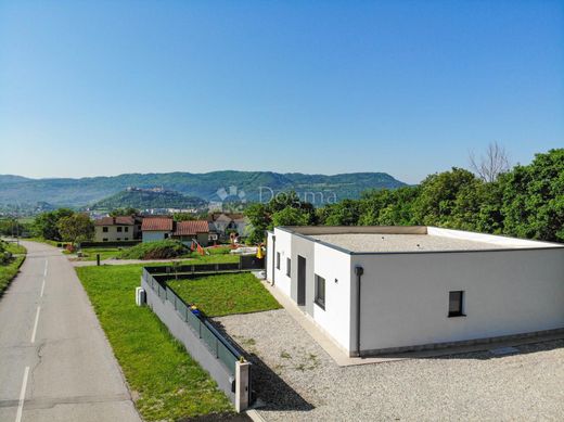 Maison de luxe à vendre à Buzet, 415 000 €, Photo 2