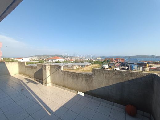 Maison de luxe à vendre à Donji Seget, 460 000 €, Photo 3