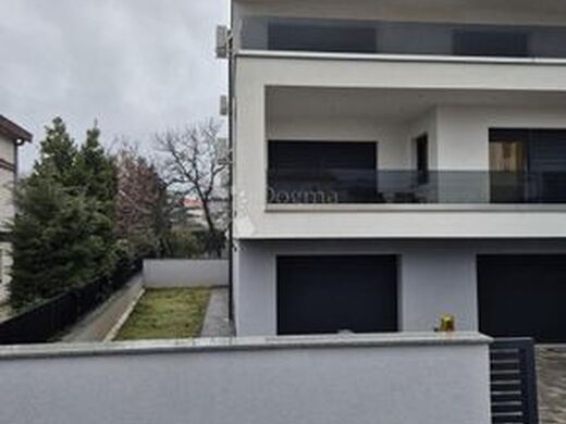 Luxury House for sale in Crikvenica, 800 000 €, Photo 3