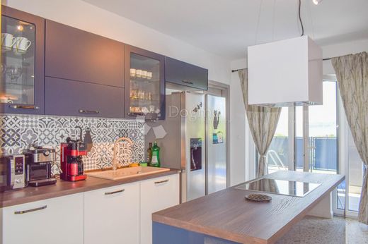 Maison de luxe à vendre à Buzet, 415 000 €, Photo 3