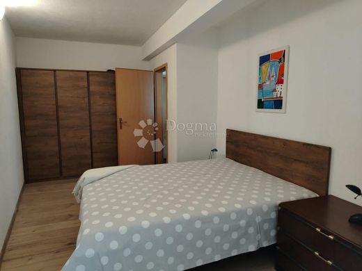 Maison de luxe à vendre à Okrug Donji, 875 000 €, Photo 6