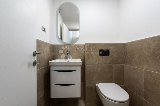 Luxury House for sale in Crikvenica, 650 000 €, Photo 6